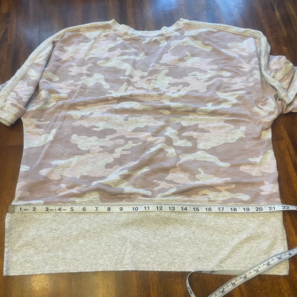 Calvin Klein Performance top. Pink and gray camo size large women’s. - Picture 6 of 6